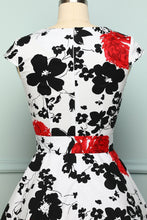 Load image into Gallery viewer, 1950s Flower Print - ZAPAKA
