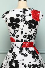 Load image into Gallery viewer, 1950s Flower Print - ZAPAKA
